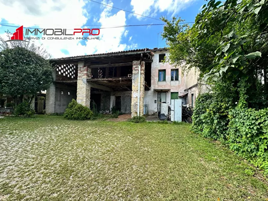 Rustico / casale in vendita in Via Santa Maria a Zugliano