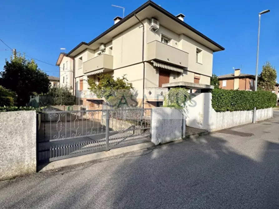 Casa bifamiliare in vendita in Via II Giugno a Romano D'ezzelino
