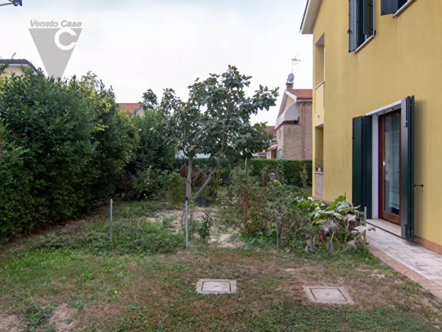 Casa bifamiliare in vendita in via 2 giugno 221 a Legnaro