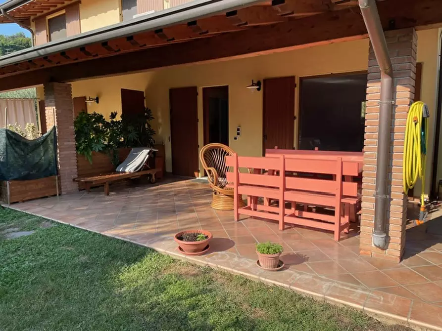 Casa bifamiliare in vendita in Strada Provinciale Due Porte-Padenghe a Padenghe Sul Garda