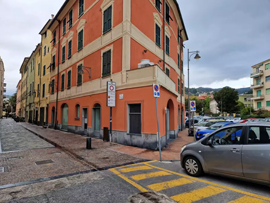Negozio in affitto in Piazza Vittorio Veneto a Albissola Marina