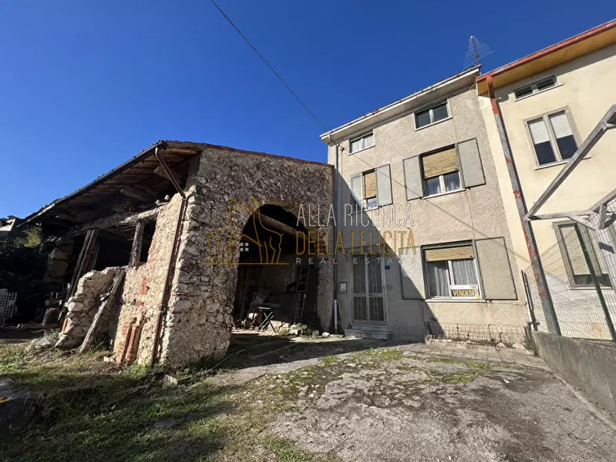 Casa indipendente in vendita in Via Lesina 27 a Santorso