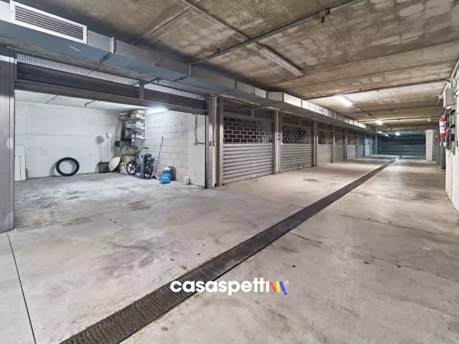 Garage in vendita in Lungomare Trieste, 4, (SA) a Salerno
