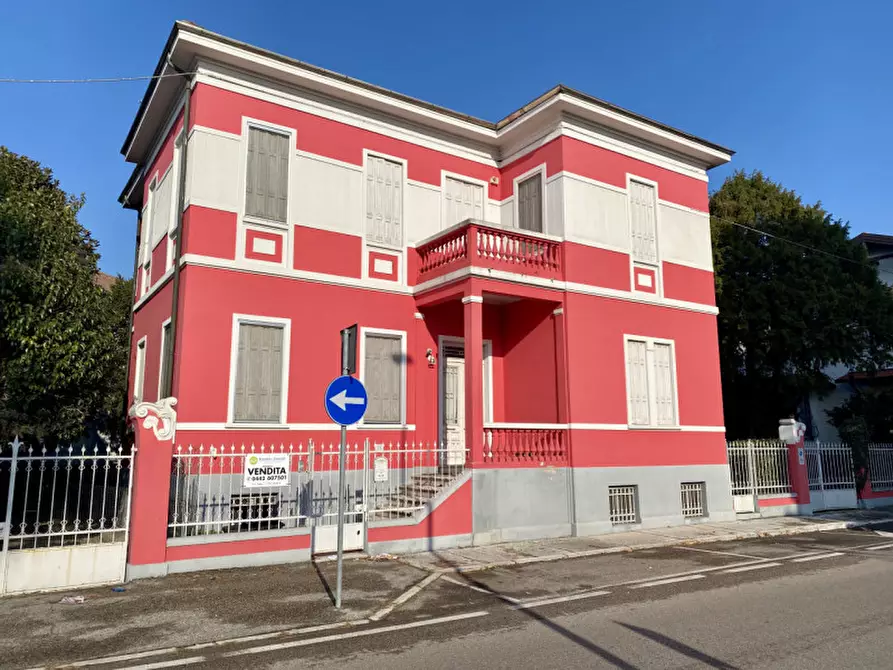 Villa in vendita in via D. De Massari a Legnago