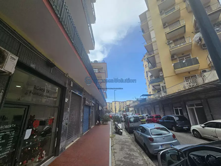 Negozio in affitto in Via Giacinto De Sivo a Napoli