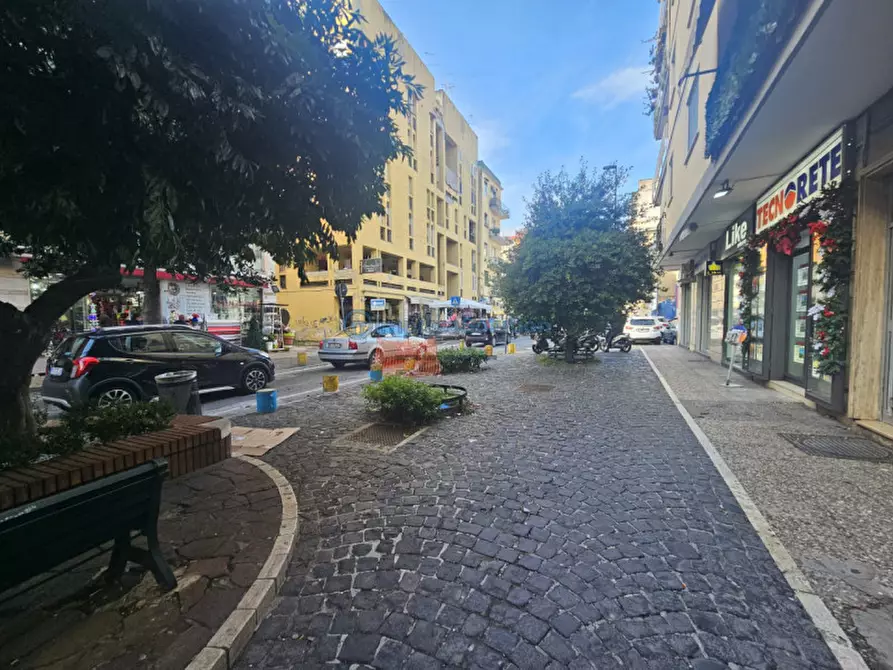 Negozio in affitto in Via Giacomo Leopardi a Napoli