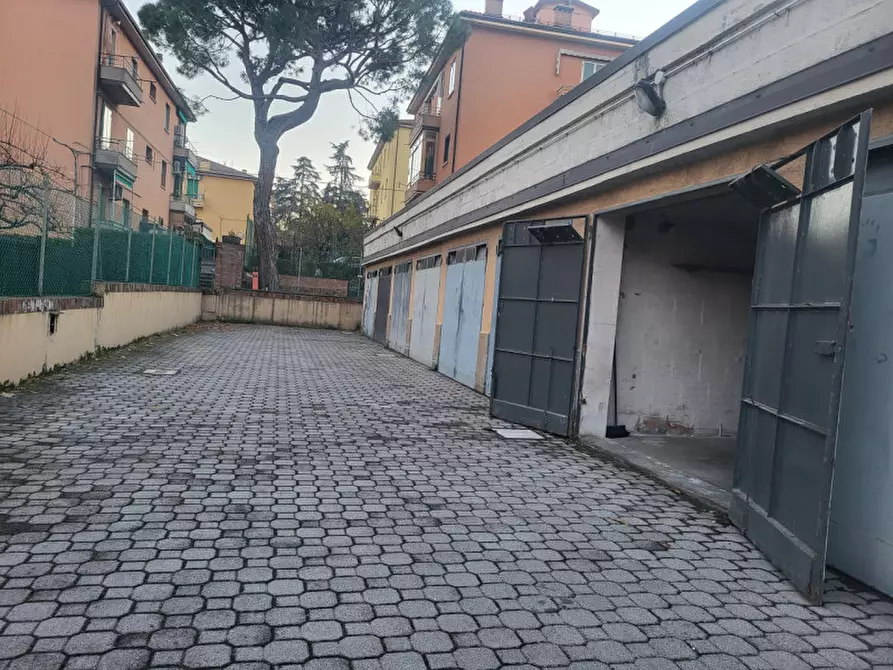 Garage in vendita in via pacinotti a Bologna