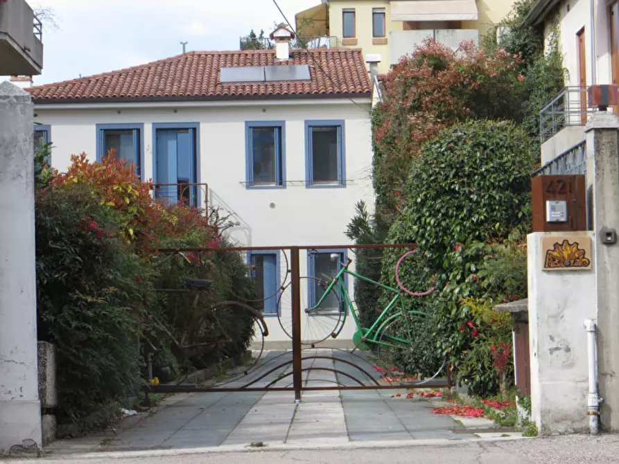 Casa bifamiliare in vendita in via Battaglione Framarin, 42 a Vicenza