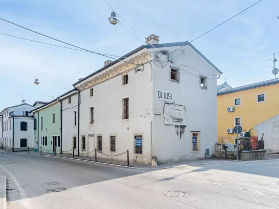 Casa trifamiliare in vendita in Via Bandiera a Castelnuovo Del Garda