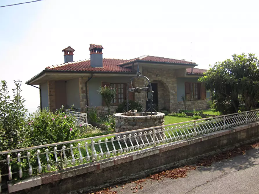 Casa bifamiliare in vendita in Via 25 Aprile a Serle