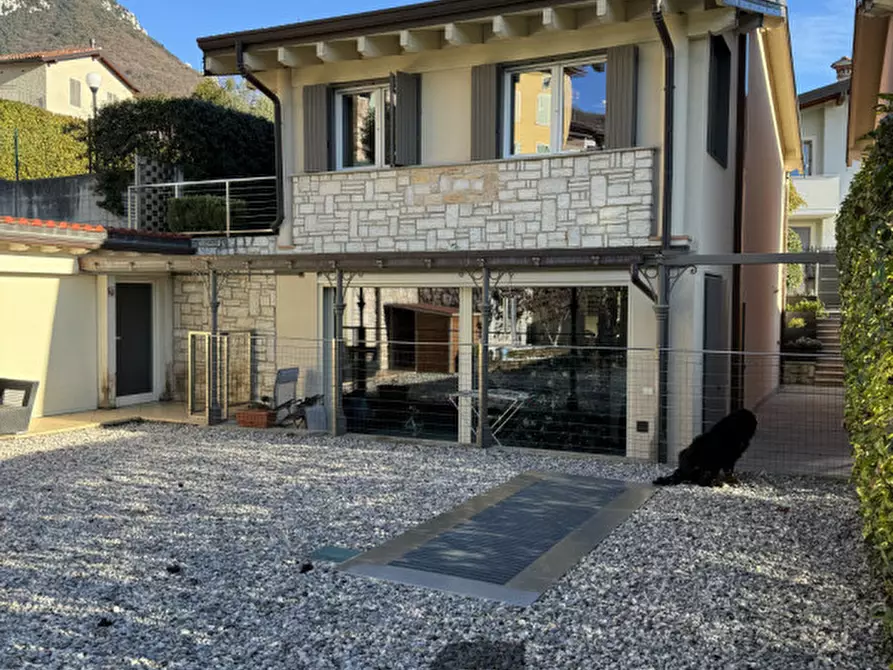Casa trifamiliare in vendita in via raffaello toscolano maderno a Toscolano-Maderno