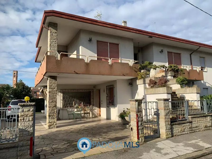 Casa bifamiliare in vendita in Via Roma a Albignasego