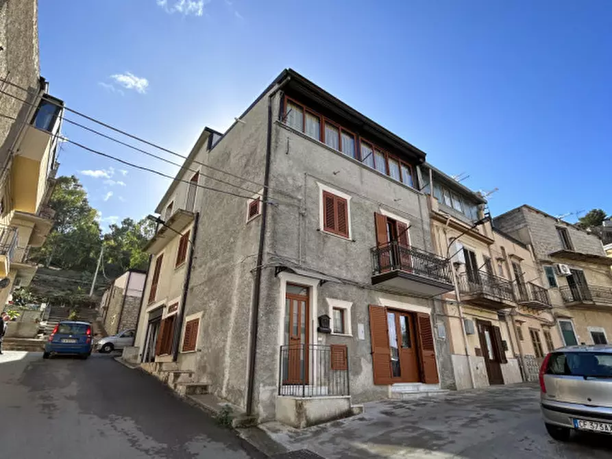 Casa indipendente in vendita in Via Roma a Vicari