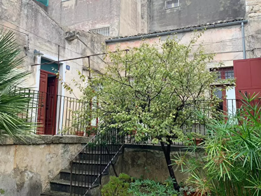 Casa indipendente in vendita in Via Vittorio Emanuele a Monterosso Almo