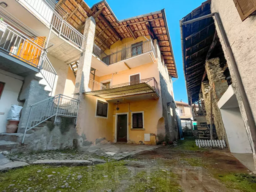 Casa indipendente in vendita in Via al Castello 28A a Invorio