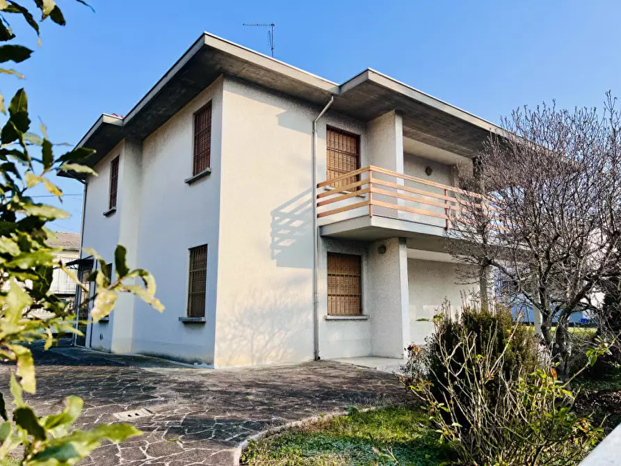 Villa in vendita in Via Giuseppe Don Parma 5 a Sissa Trecasali