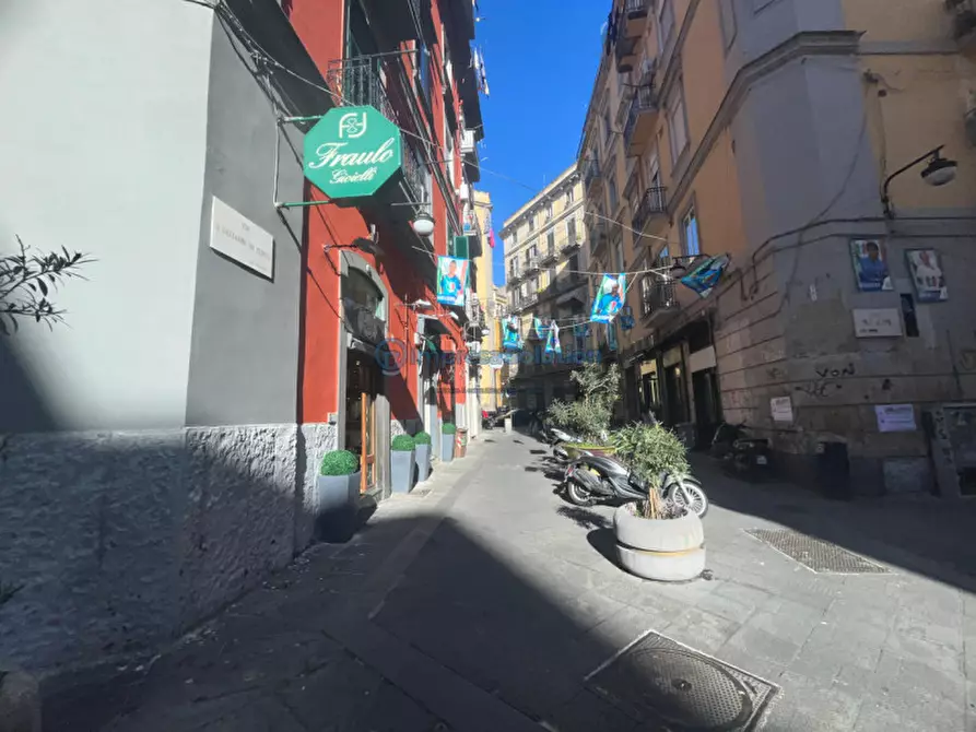 Negozio in affitto in Via Fratelli Ruggi a Napoli