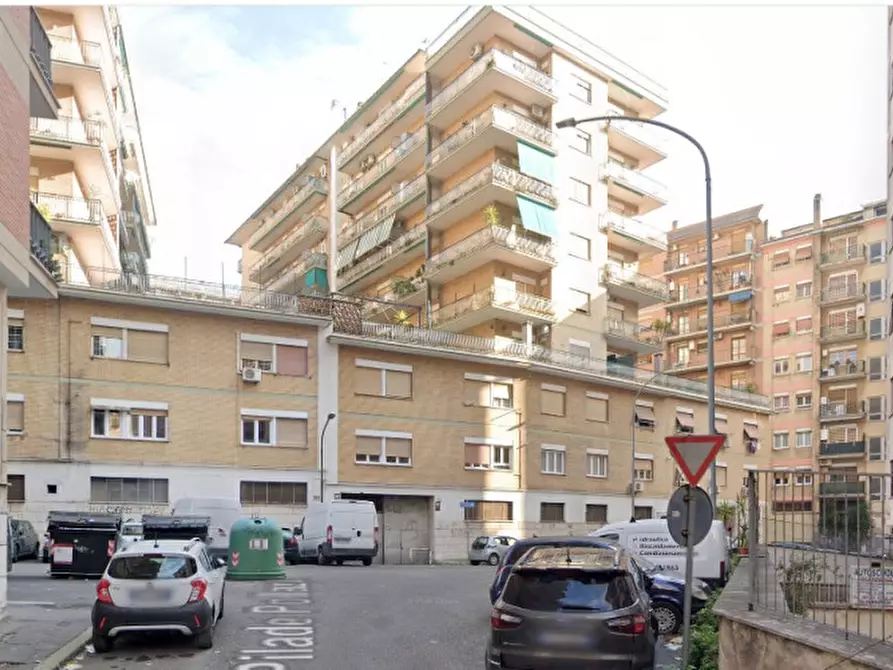 Garage in vendita in Via Cesare Algranati a Roma