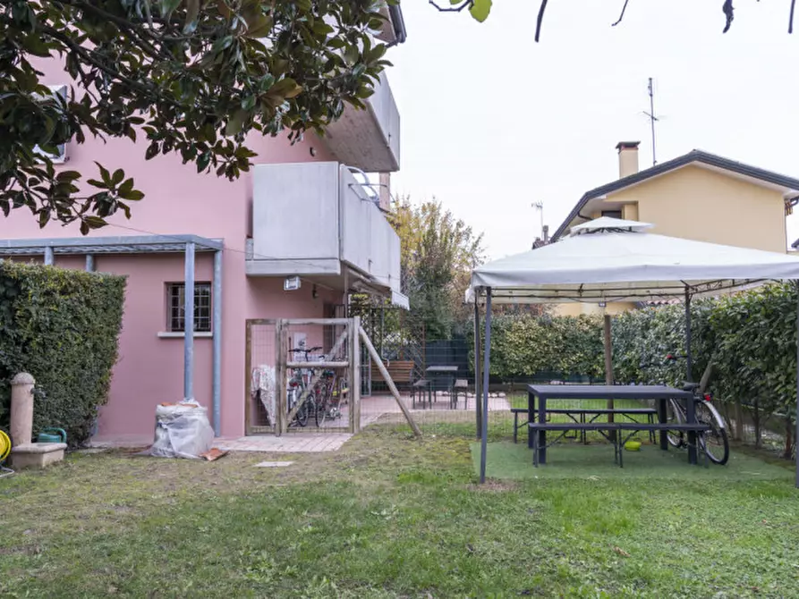 Casa trifamiliare in vendita in Via Galileo Galilei a Albignasego