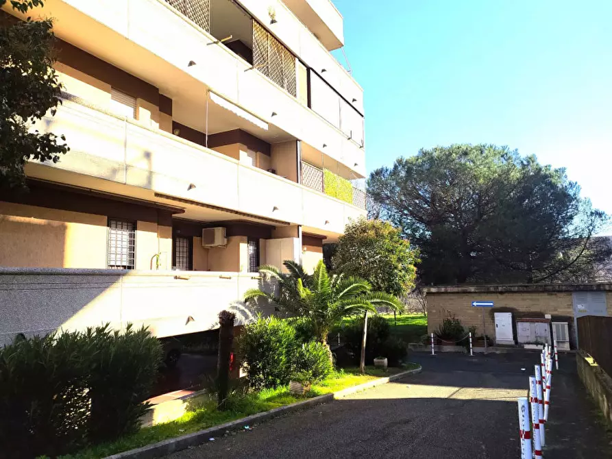 Appartamento in vendita in Via Mario Carotenuto a Roma