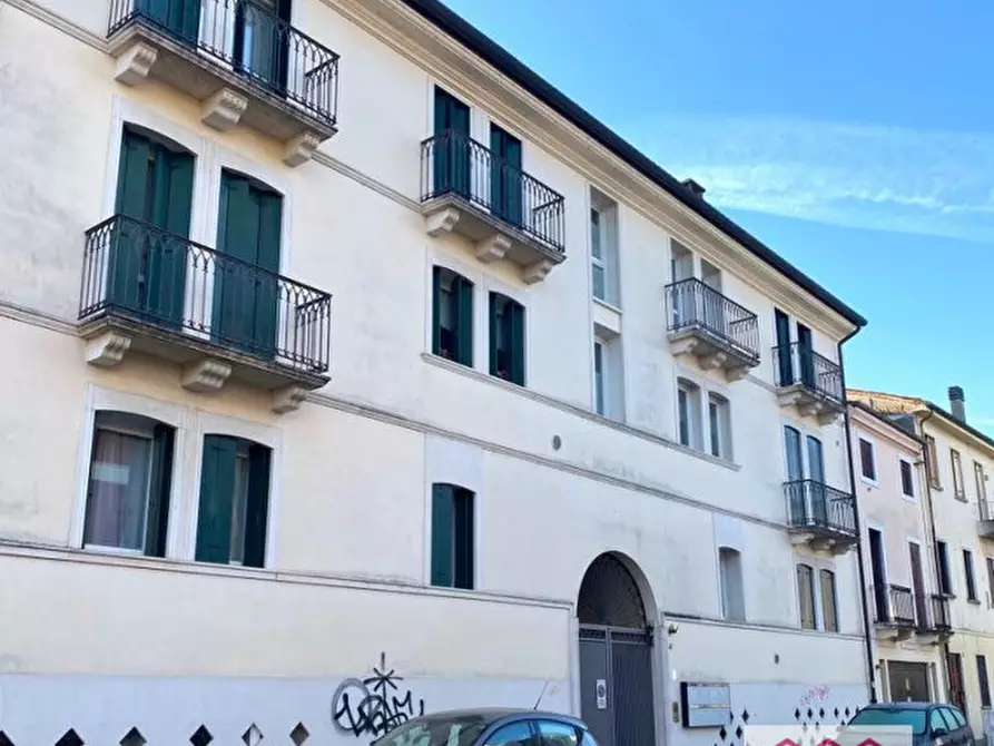 Appartamento in vendita in Via Edmondo De Amicis a Vicenza