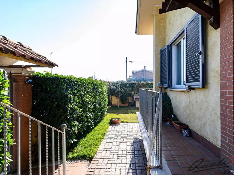 Casa bifamiliare in vendita in Via Matelica a Roma