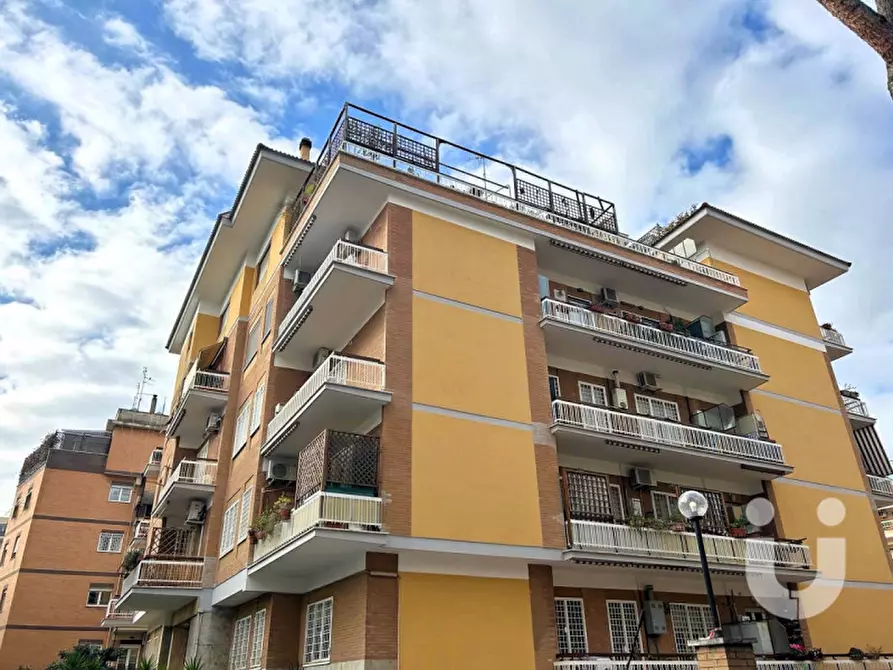 Appartamento in vendita in Via Roberto Bracco a Roma