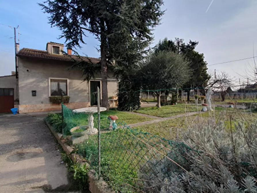 Casa indipendente in vendita in Via Mantovana a Verona