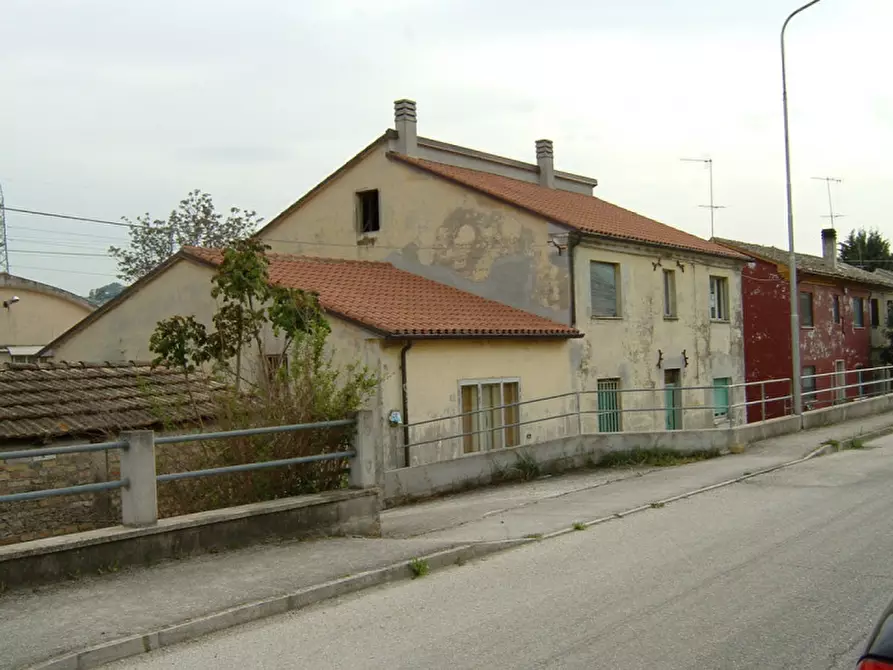 Immagine 1 di Casa indipendente in vendita  a Trecastelli