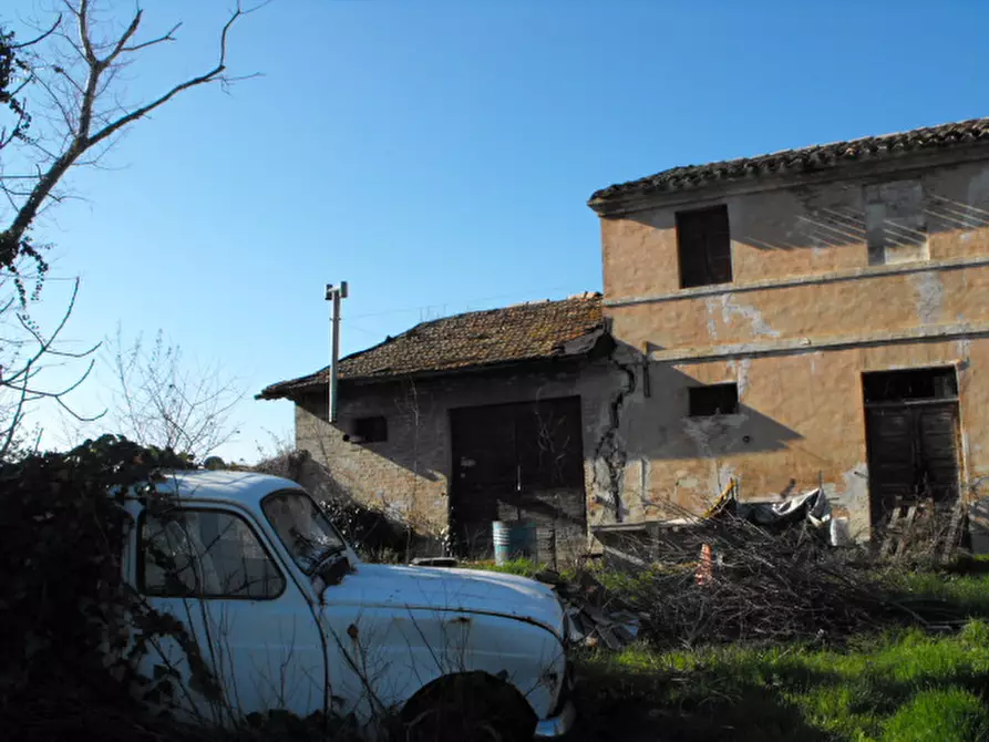 Immagine 10 di Rustico / casale in vendita  a Senigallia