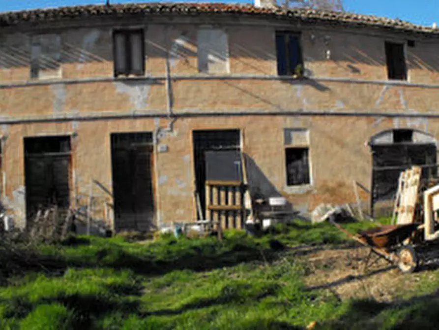 Immagine 11 di Rustico / casale in vendita  a Senigallia