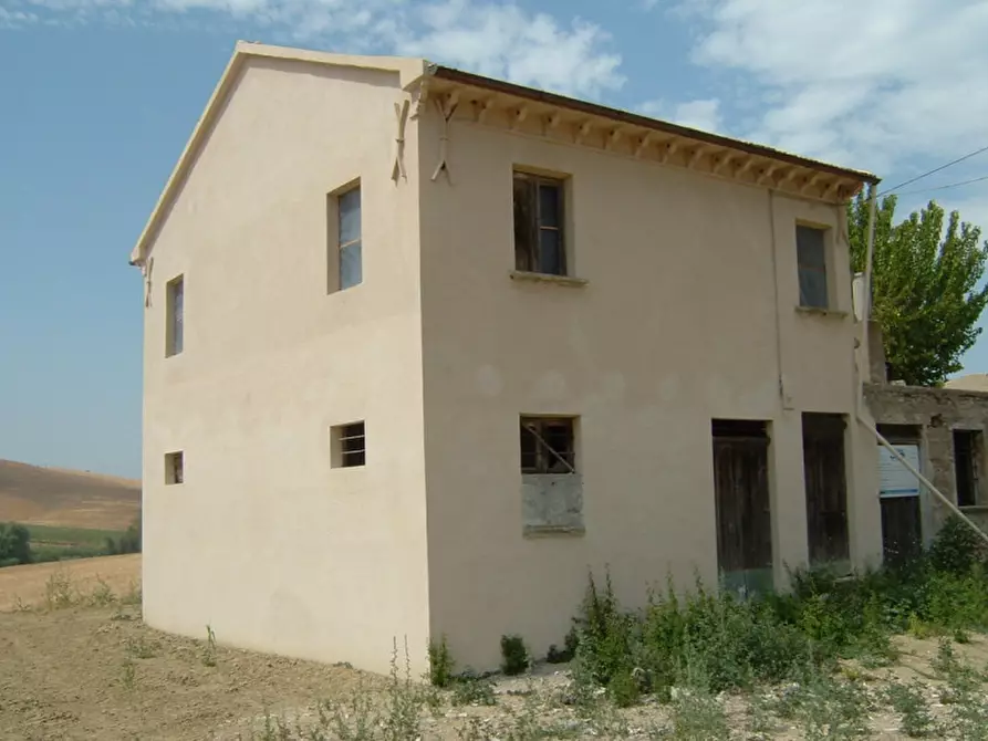 Immagine 2 di Rustico / casale in vendita  a Trecastelli