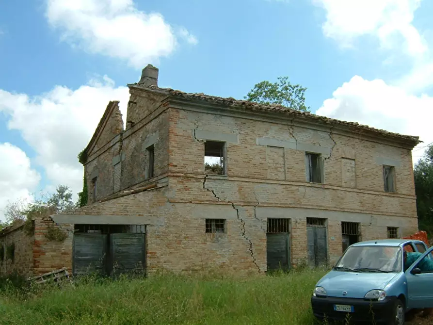 Immagine 1 di Rustico / casale in vendita  a Ostra