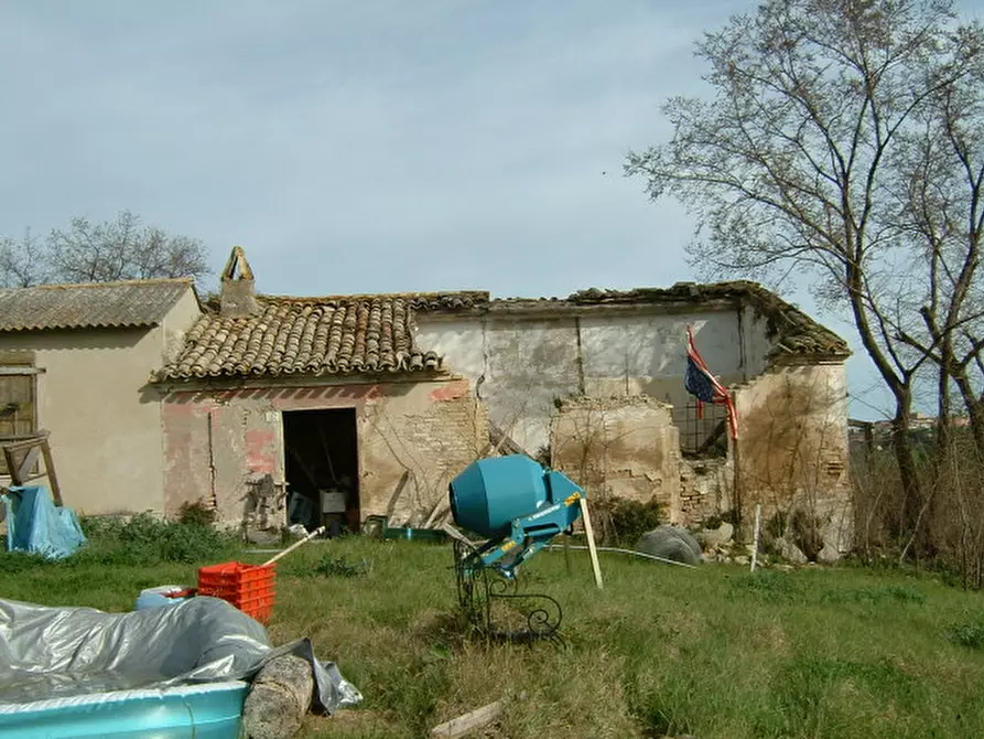 Immagine 11 di Rustico / casale in vendita  a Senigallia