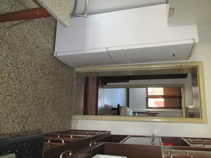 Immagine 11 di Appartamento in vendita  a Senigallia