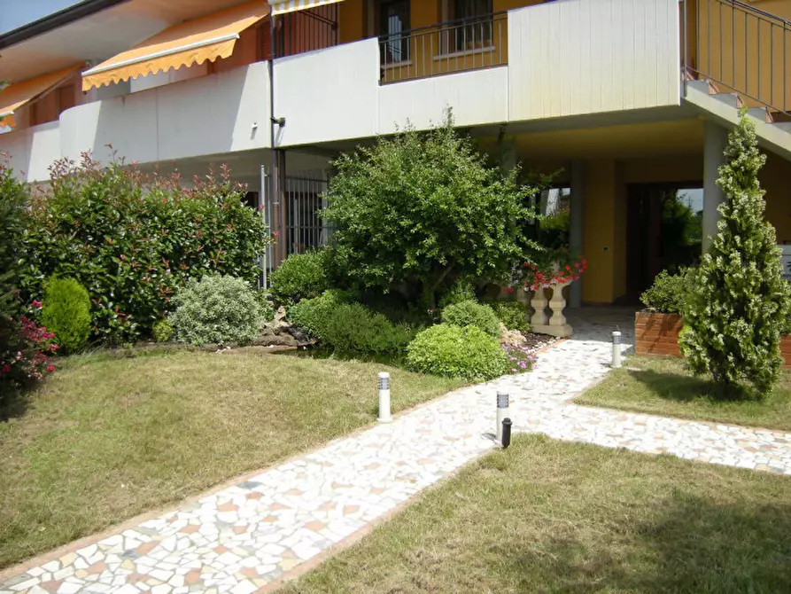 Immagine 8 di Casa bifamiliare in vendita  in Via Alessandro Volta a Campiglia Dei Berici