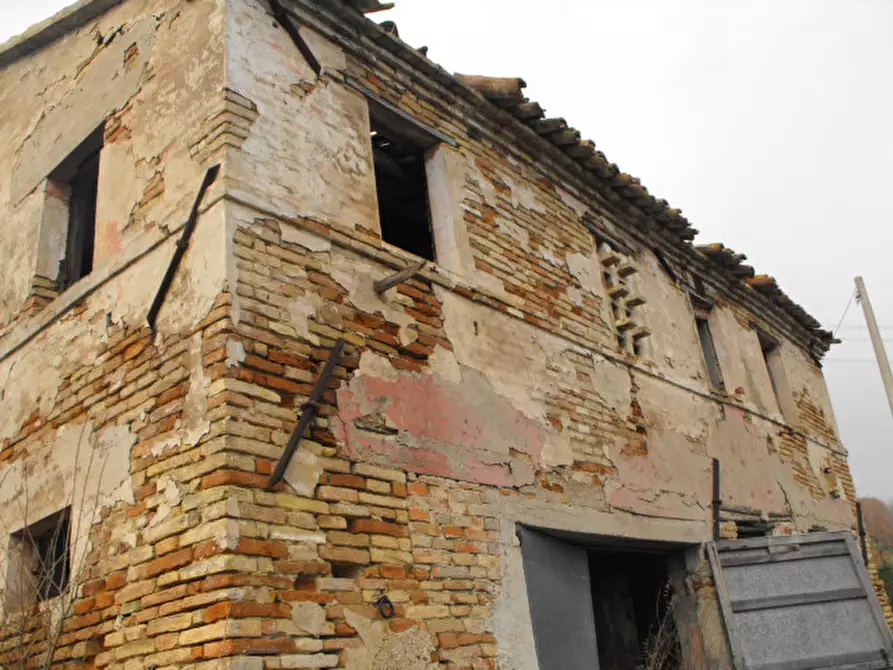 Immagine 14 di Rustico / casale in vendita  a Senigallia