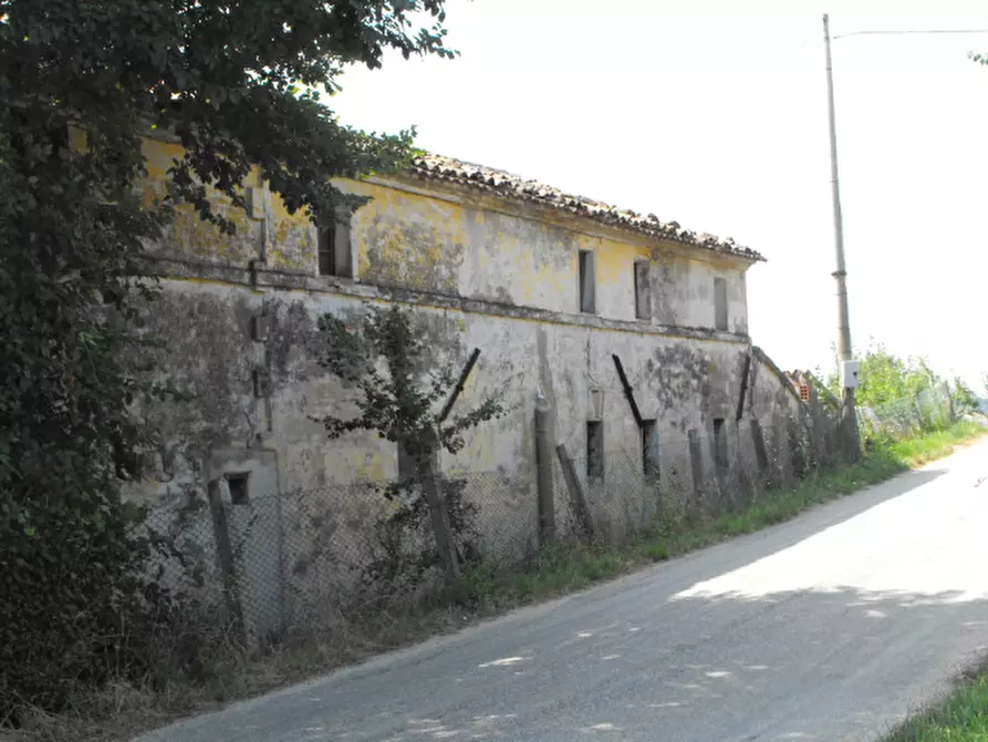 Immagine 10 di Rustico / casale in vendita  a Senigallia