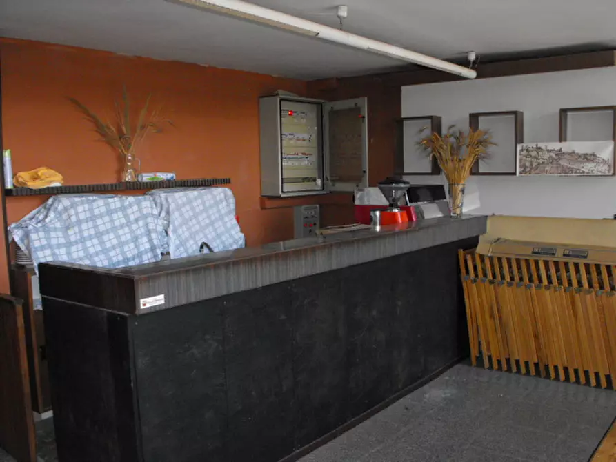 Immagine 7 di Negozio in vendita  a Serra San Quirico