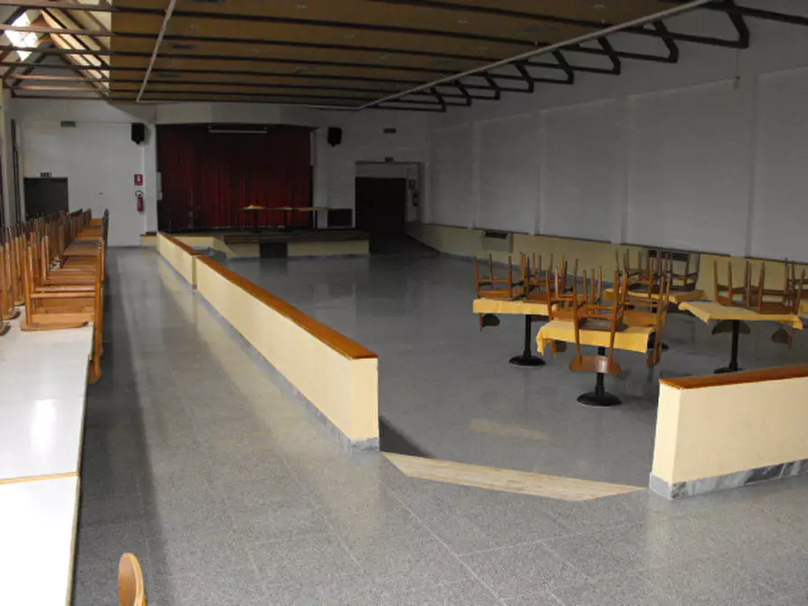 Immagine 8 di Negozio in vendita  a Serra San Quirico