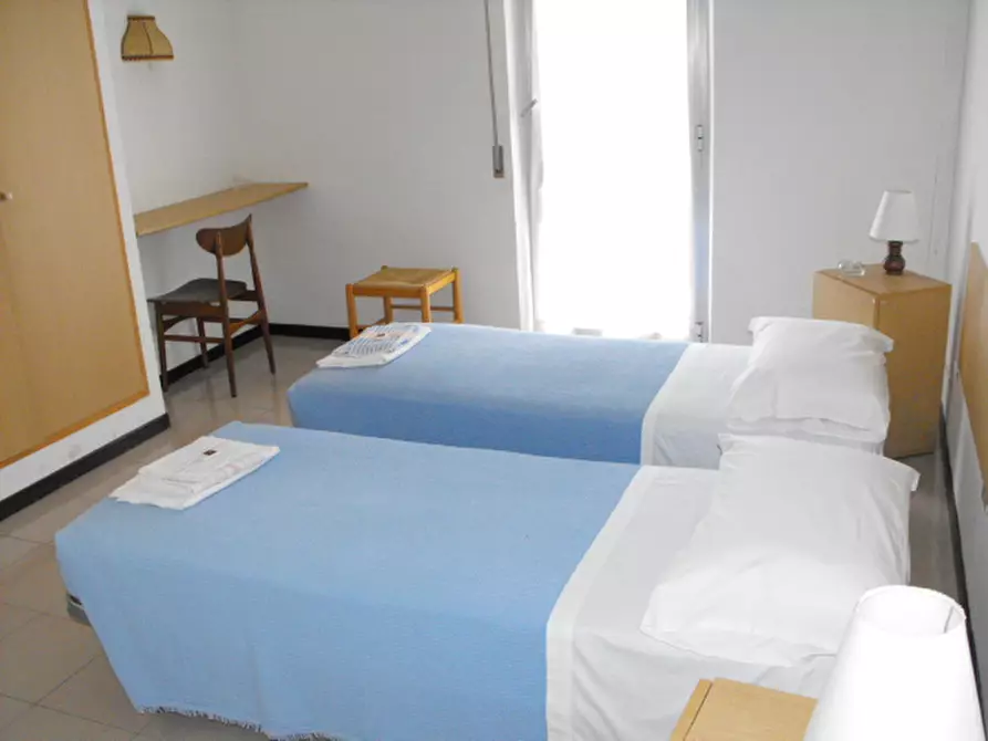 Immagine 10 di Negozio in vendita  a Serra San Quirico