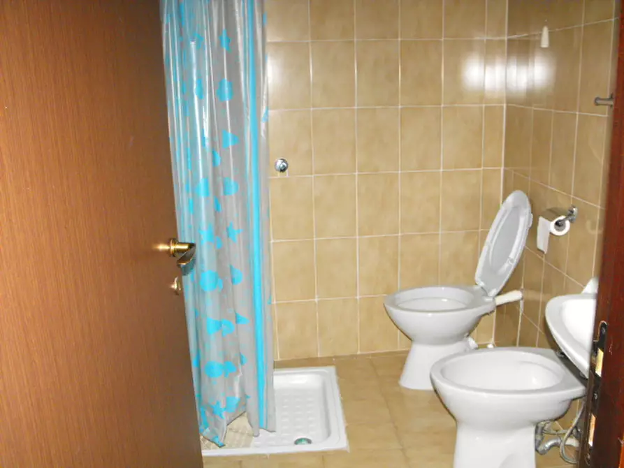 Immagine 11 di Negozio in vendita  a Serra San Quirico