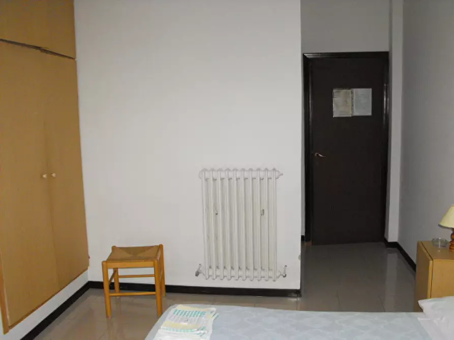 Immagine 17 di Negozio in vendita  a Serra San Quirico