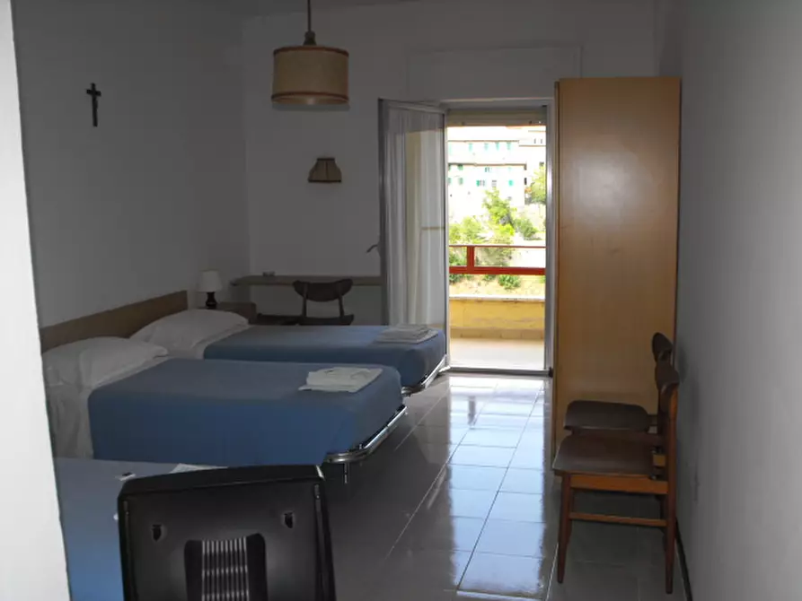 Immagine 19 di Negozio in vendita  a Serra San Quirico