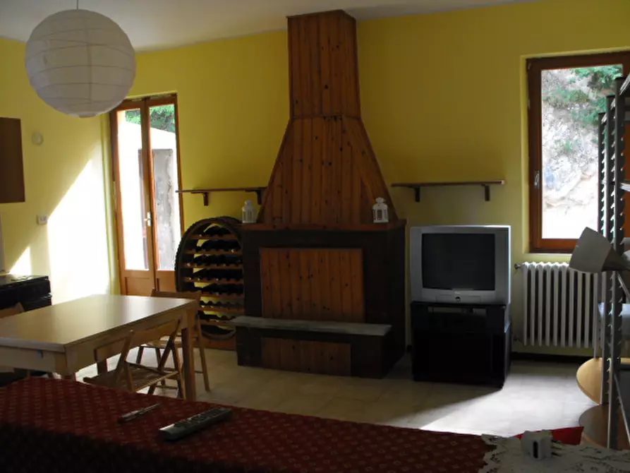 Immagine 23 di Negozio in vendita  a Serra San Quirico