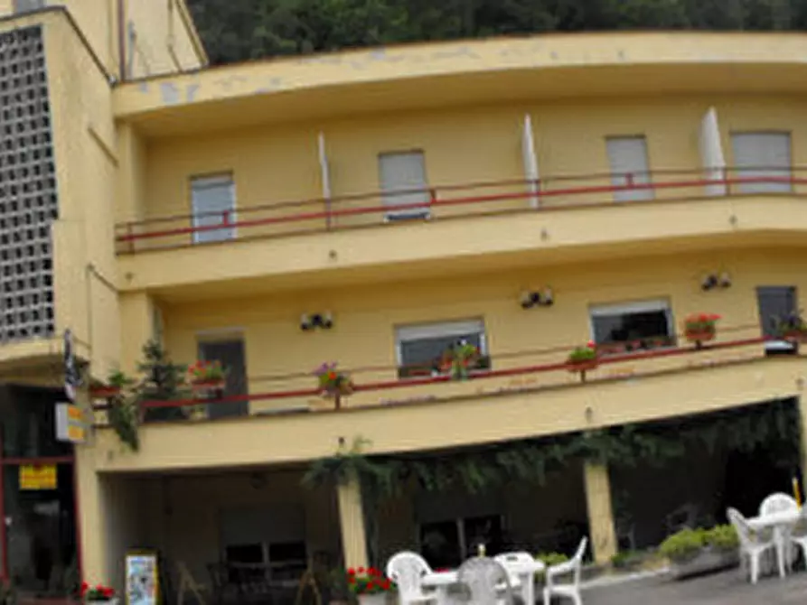 Immagine 29 di Negozio in vendita  a Serra San Quirico