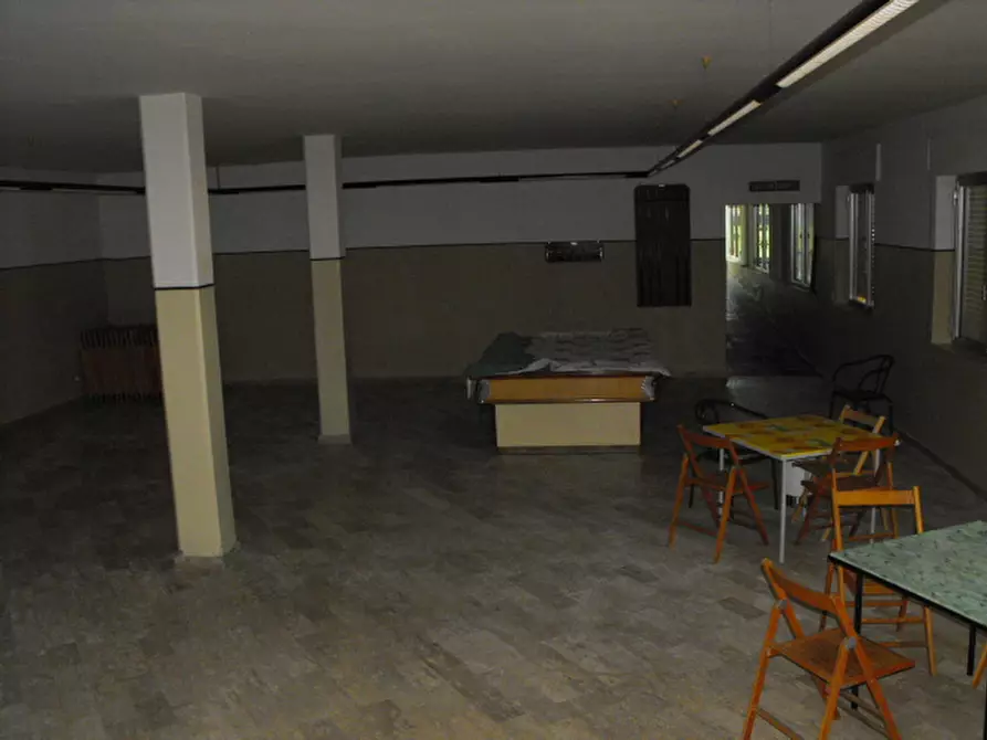 Immagine 32 di Negozio in vendita  a Serra San Quirico