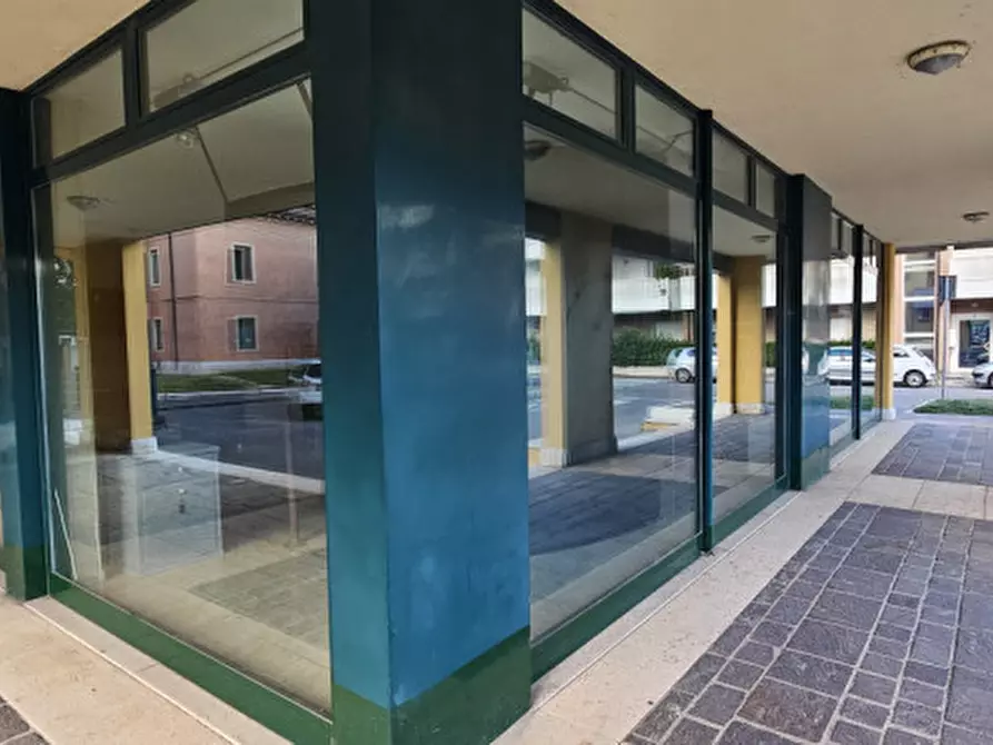 Immagine 1 di Negozio in affitto  a San Bonifacio