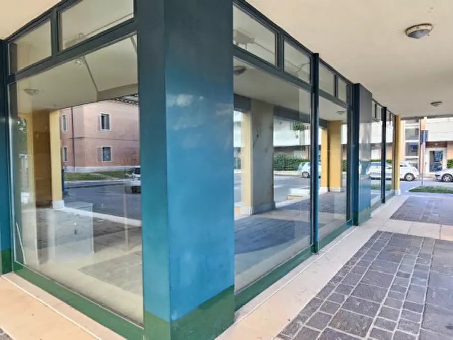 Immagine 4 di Negozio in affitto  a San Bonifacio