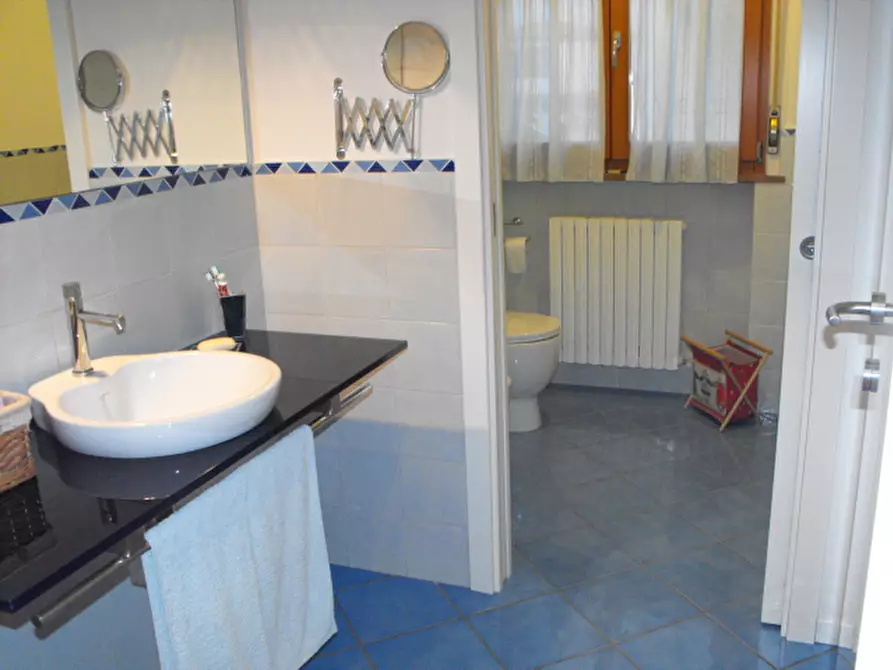 Immagine 13 di Appartamento in vendita  a Senigallia